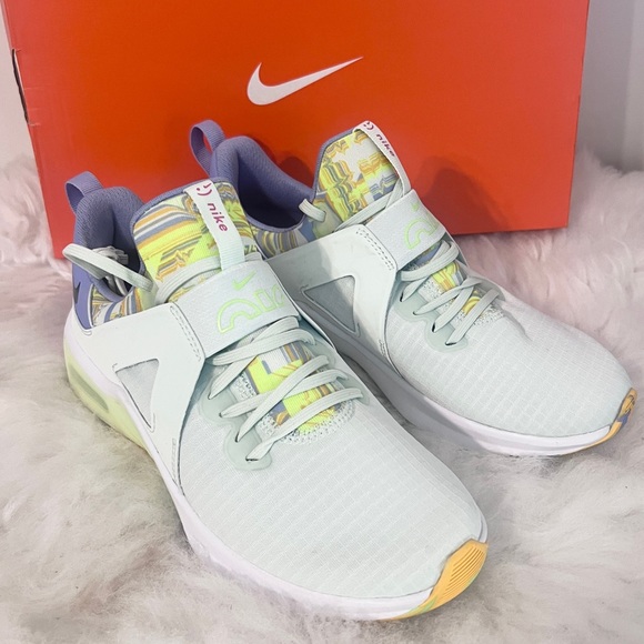 Nike Women's Air Max Bella TR 5 Shoes - Picture 4 of 11